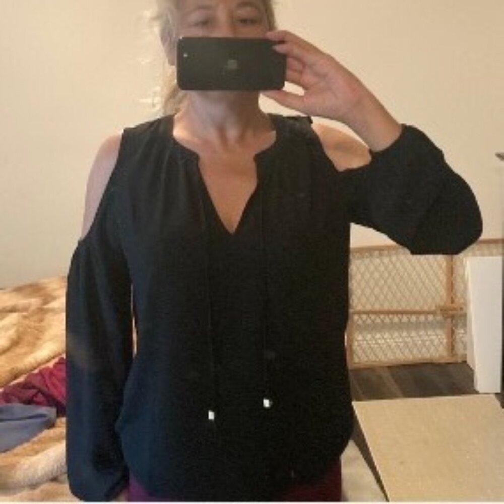 NWT Michael Kors Cold Shoulder Long Sleeve Blouse S MSRP $110 Black - Picture 6 of 6